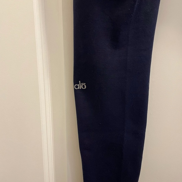 ALO Yoga Navy Leggings - Picture 1 of 4